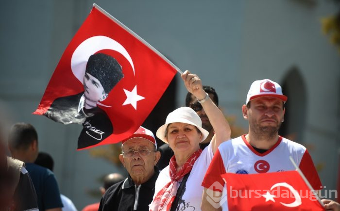 Bursa'da 19 Mayıs coşkusu törenlerle kutlandı
