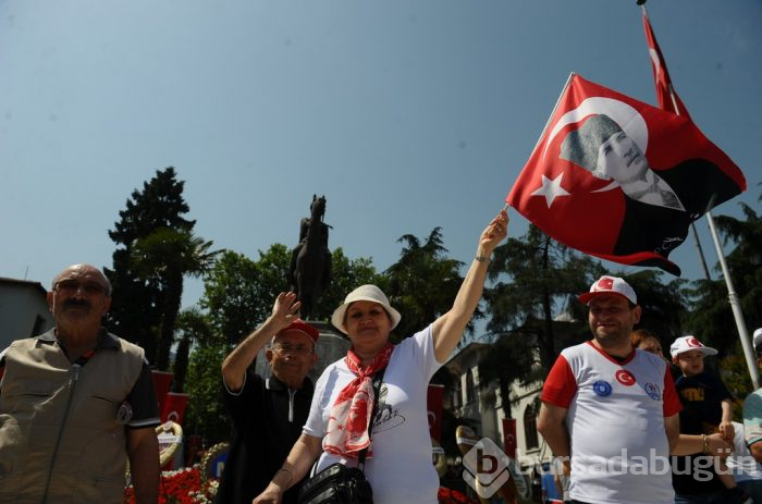 Bursa'da 19 Mayıs coşkusu törenlerle kutlandı