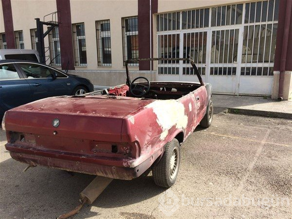 Hurda aracı spor otomobile dönüştürdüler