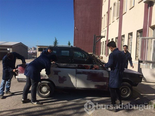 Hurda aracı spor otomobile dönüştürdüler