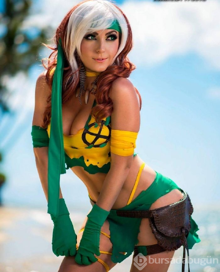 Jessica Nigri çatır çatır yiyor

