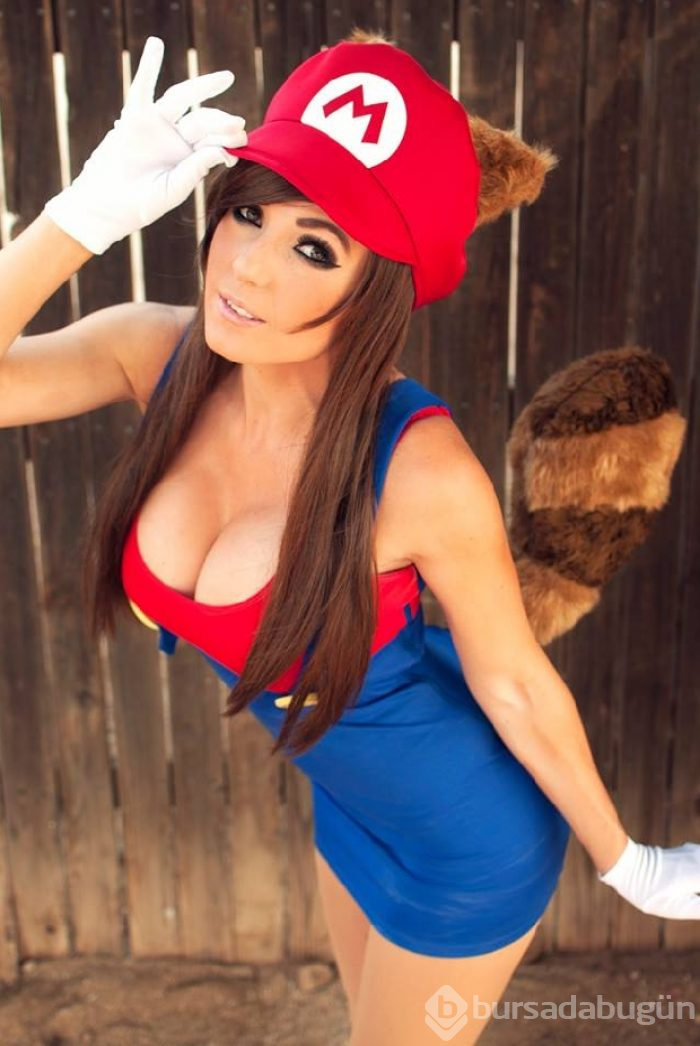 Jessica Nigri çatır çatır yiyor
