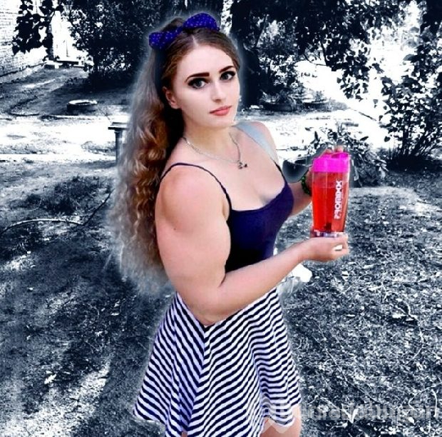 Sosyal medyayı sallayan 'Kaslı Barbie'