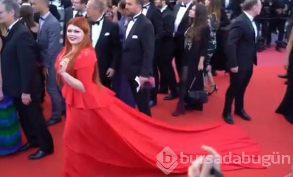 Etek uçup gitti