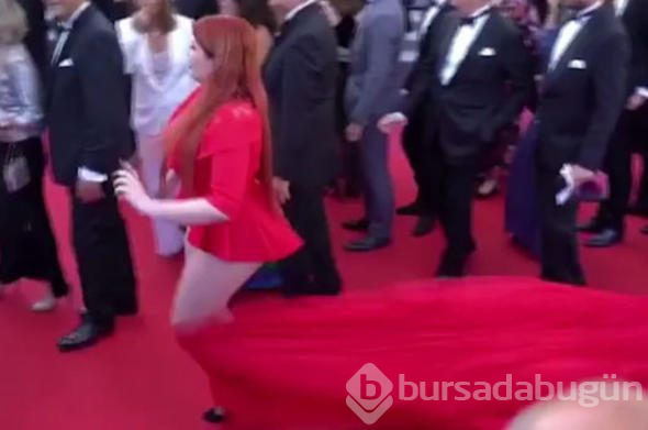 Etek uçup gitti