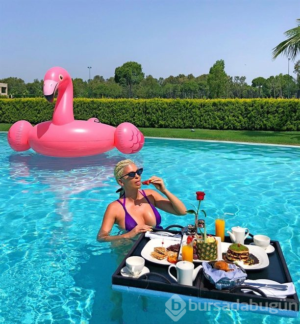 Jelena Karleusa yine yaptı yapacağını!
