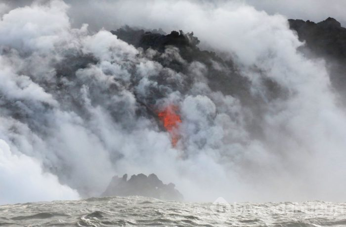 Hawaii'de lavlar santrale ulaştı