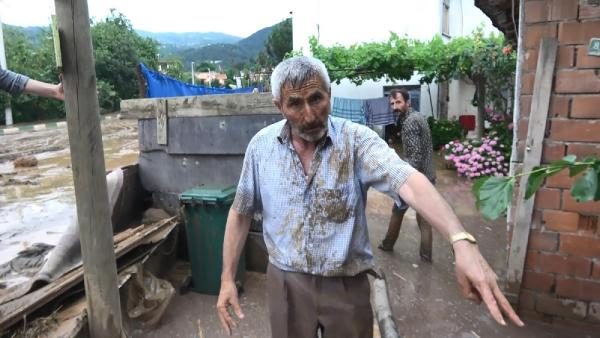 Bursa'yı sel vurdu! Heyelan karayolunu kapattı