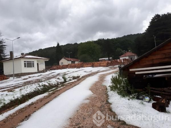 Bursa'yı sel vurdu! Heyelan karayolunu kapattı