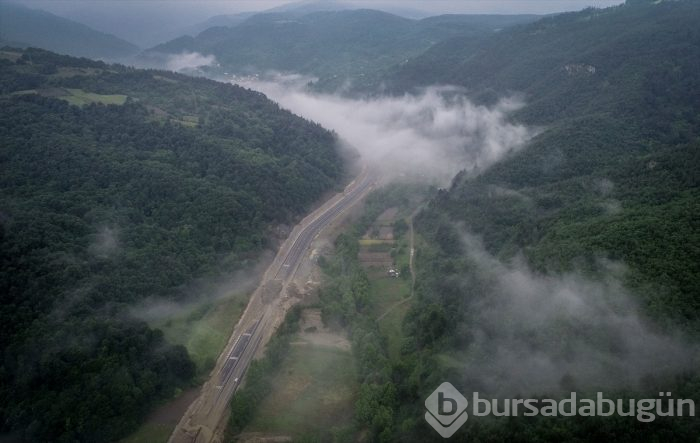 Bursa'yı sel vurdu! Heyelan karayolunu kapattı