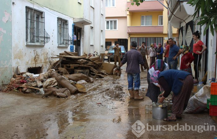 Bursa selin yaralarını sarıyor...