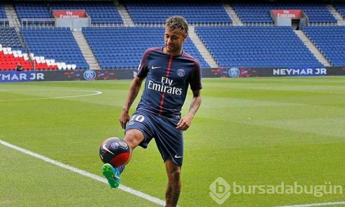 İşte dünyanın en çok kazanan futbolcuları
