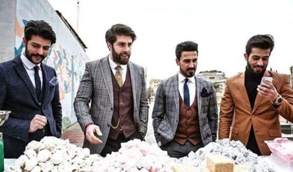 Giyimleriyle sosyal medyayı şaşırtıyorlar... Hipster Kürtler şimdi paraya para demiyor