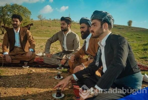 Giyimleriyle sosyal medyayı şaşırtıyorlar... Hipster Kürtler şimdi paraya para demiyor