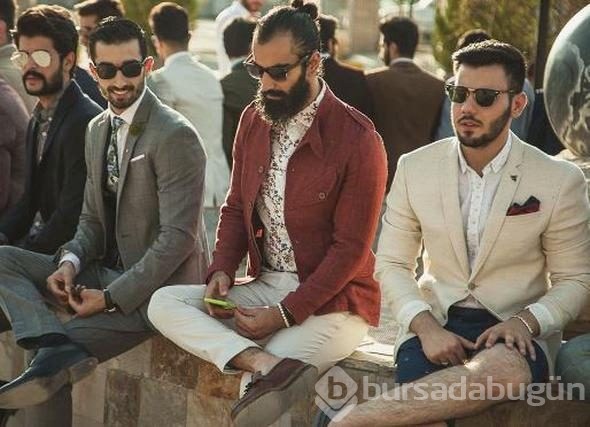 Giyimleriyle sosyal medyayı şaşırtıyorlar... Hipster Kürtler şimdi paraya para demiyor