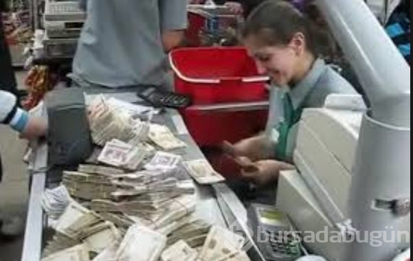 Görenler gözlerine inanamadı etrafındakilere aldırış etmeden!