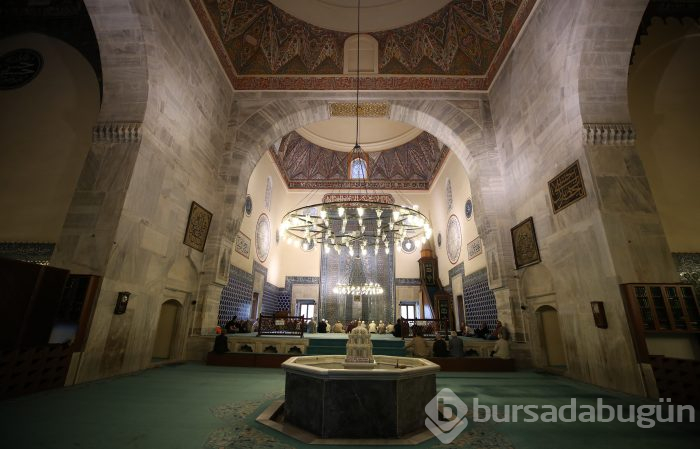 Bursa'nın adını seramiklerinin renginden alan külliyesi	