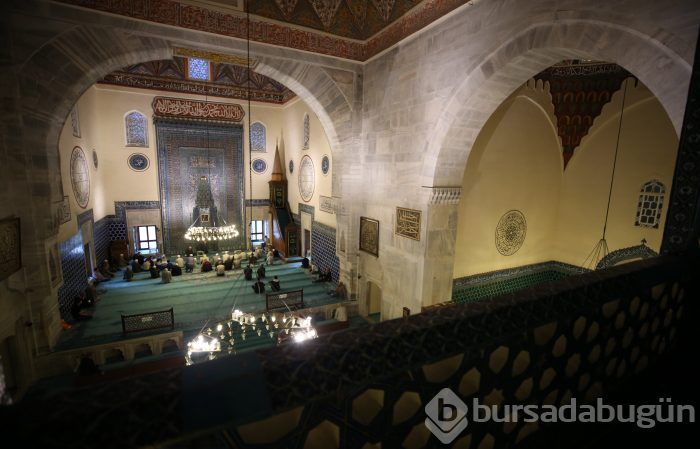 Bursa'nın adını seramiklerinin renginden alan külliyesi	