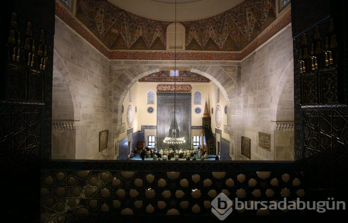 Bursa'nın adını seramiklerinin renginden alan külliyesi	