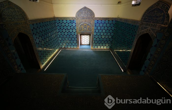 Bursa'nın adını seramiklerinin renginden alan külliyesi	