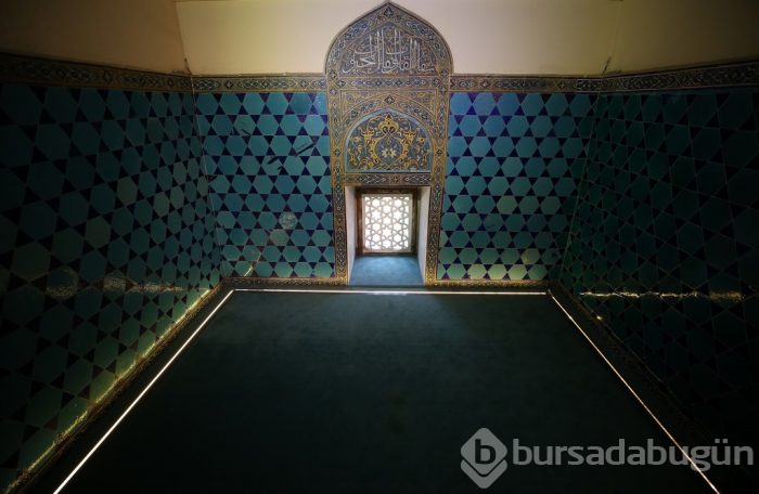 Bursa'nın adını seramiklerinin renginden alan külliyesi	