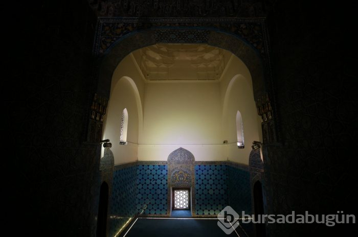 Bursa'nın adını seramiklerinin renginden alan külliyesi	