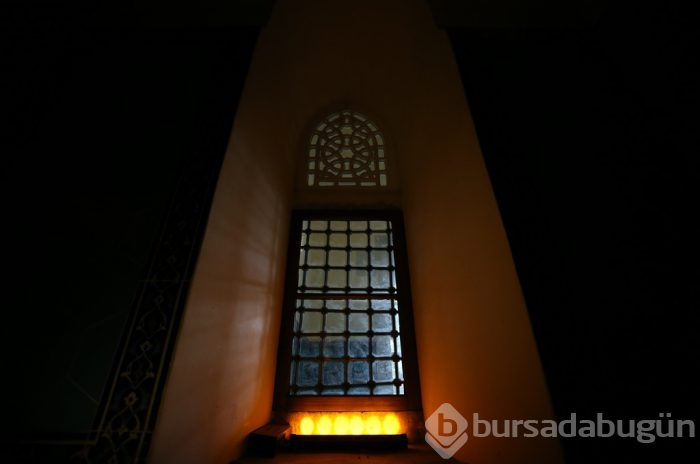 Bursa'nın adını seramiklerinin renginden alan külliyesi	