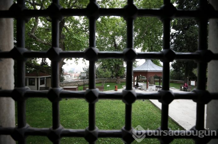 Bursa'nın adını seramiklerinin renginden alan külliyesi	