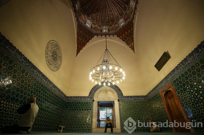 Bursa'nın adını seramiklerinin renginden alan külliyesi	