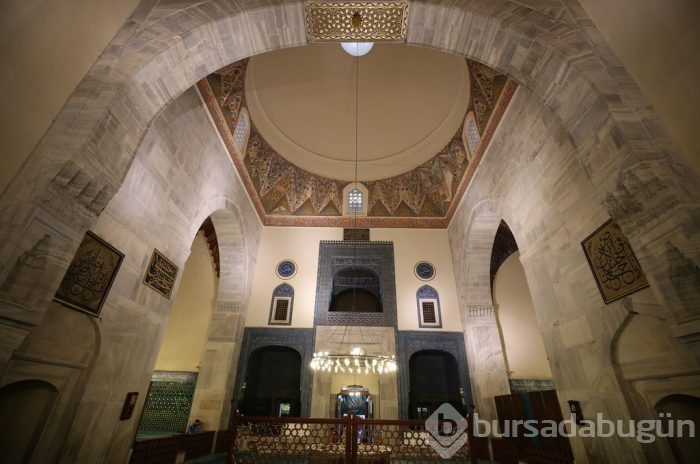 Bursa'nın adını seramiklerinin renginden alan külliyesi	