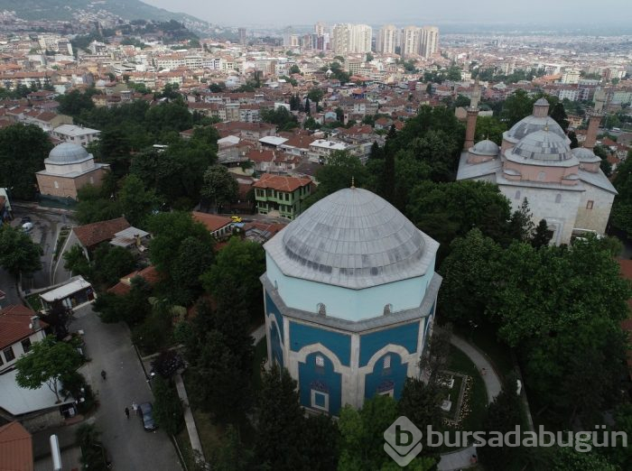 Bursa'nın adını seramiklerinin renginden alan külliyesi	