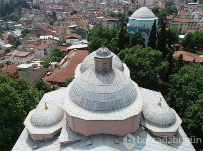 Bursa'nın adını seramiklerinin renginden alan külliyesi	