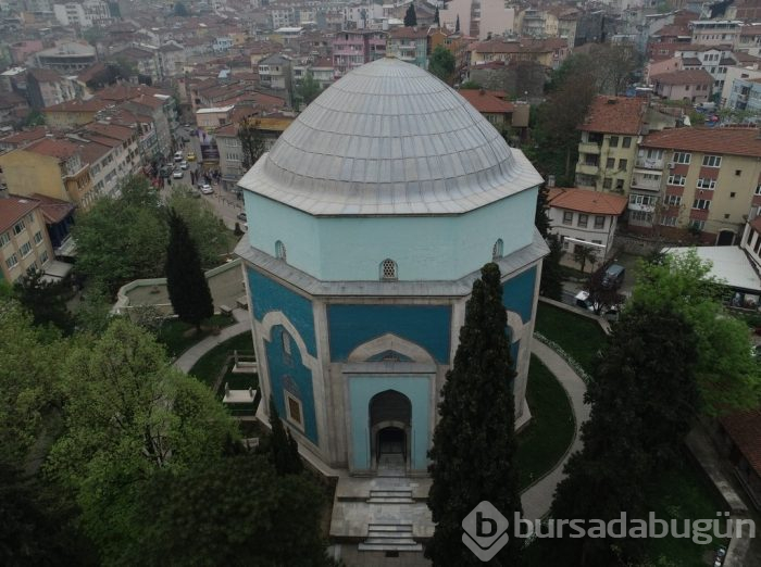 Bursa'nın adını seramiklerinin renginden alan külliyesi	