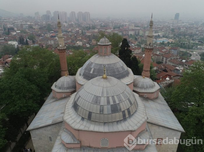 Bursa'nın adını seramiklerinin renginden alan külliyesi	