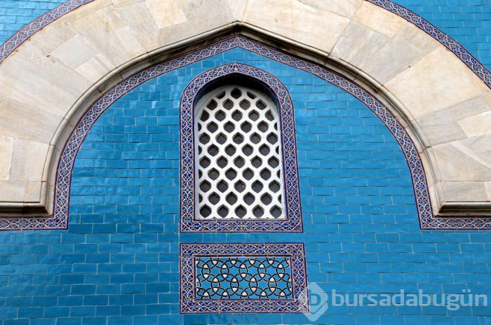 Bursa'nın adını seramiklerinin renginden alan külliyesi	