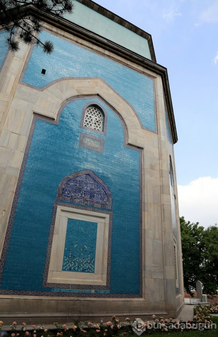 Bursa'nın adını seramiklerinin renginden alan külliyesi	