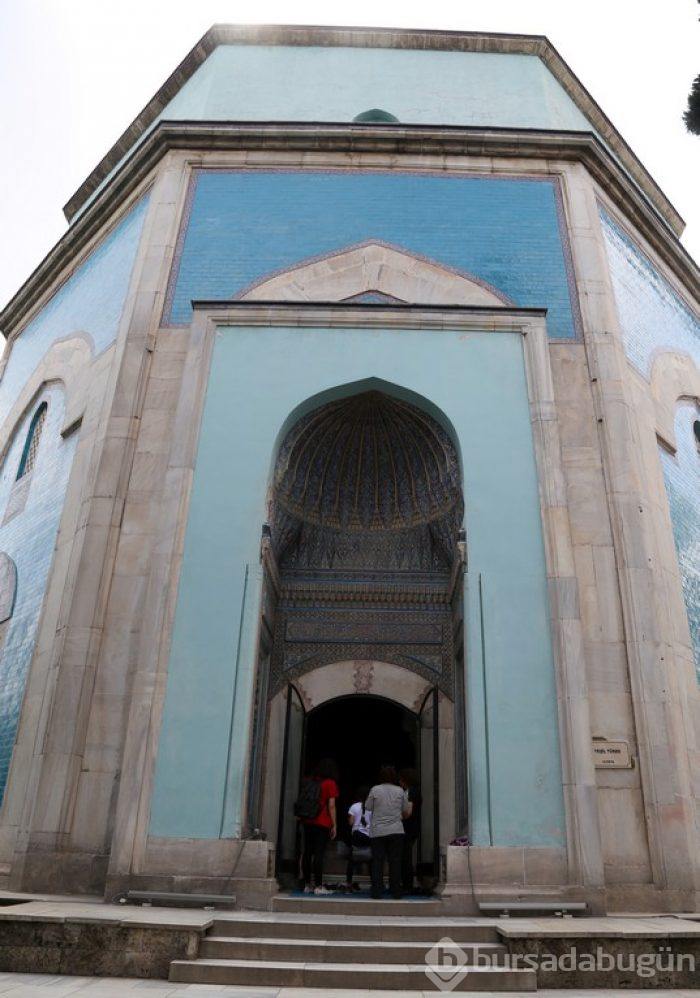 Bursa'nın adını seramiklerinin renginden alan külliyesi	