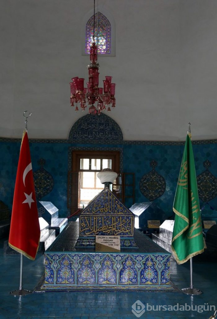 Bursa'nın adını seramiklerinin renginden alan külliyesi	
