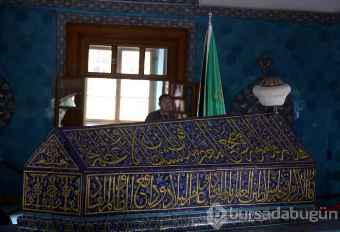 Bursa'nın adını seramiklerinin renginden alan külliyesi	