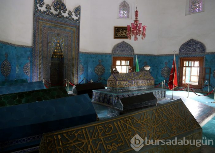 Bursa'nın adını seramiklerinin renginden alan külliyesi	