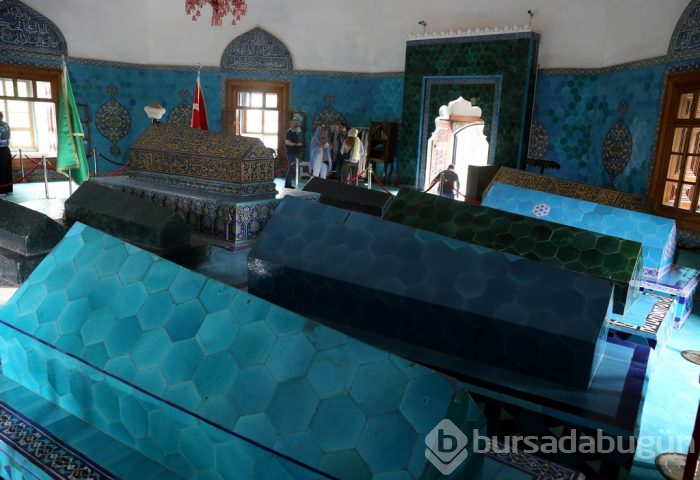 Bursa'nın adını seramiklerinin renginden alan külliyesi	