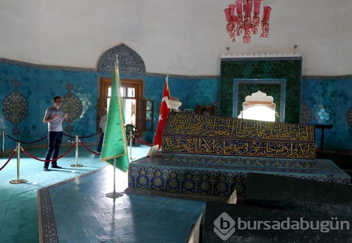 Bursa'nın adını seramiklerinin renginden alan külliyesi	