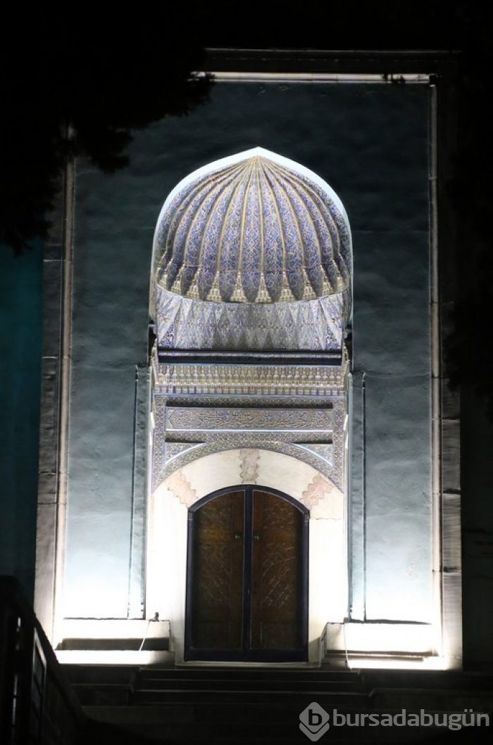 Bursa'nın adını seramiklerinin renginden alan külliyesi	