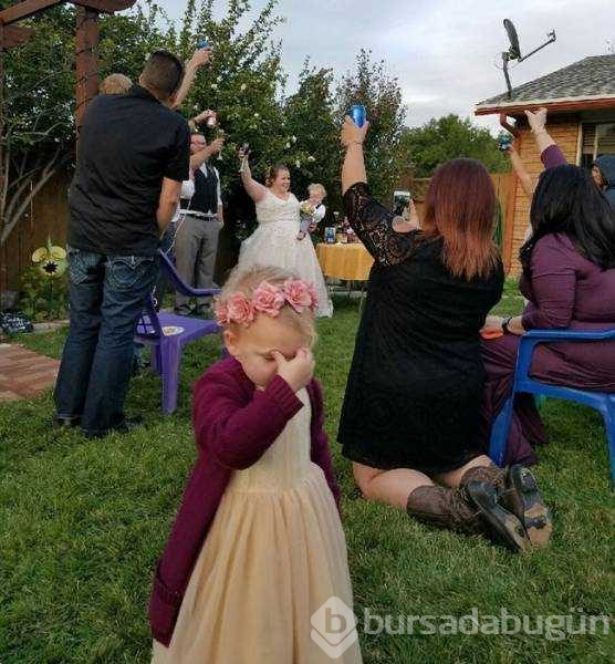 Düğünlerde kameralara takılan en garip anlar
