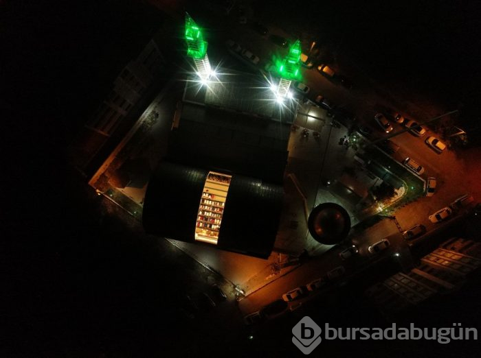 Bursa'da kubbesi açılan camiye yoğun ilgi	