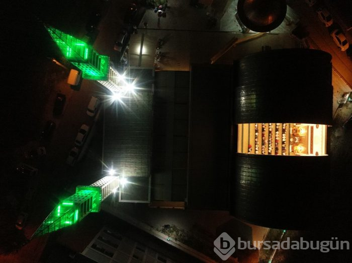 Bursa'da kubbesi açılan camiye yoğun ilgi	