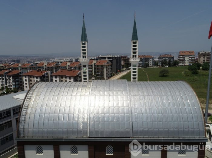 Bursa'da kubbesi açılan camiye yoğun ilgi	