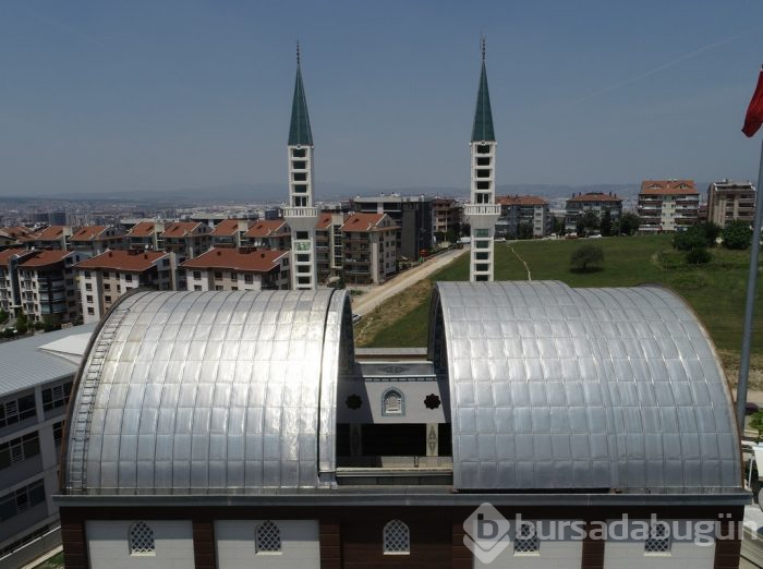 Bursa'da kubbesi açılan camiye yoğun ilgi	