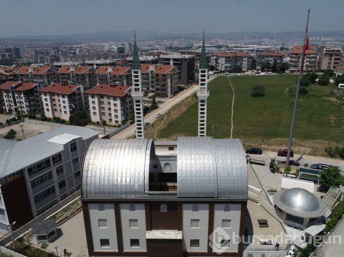 Bursa'da kubbesi açılan camiye yoğun ilgi	