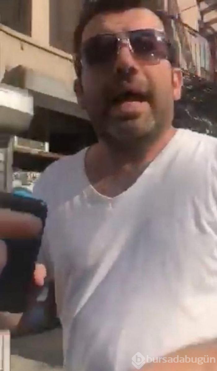İki genç kız arabada öpüşünce Uber şoförünün hareketi  şoke etti!